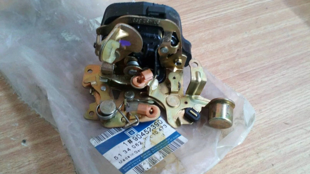 Door Lock Rear Right fits Opel Vauxhall Astra F 90452390 Genuine View Rear