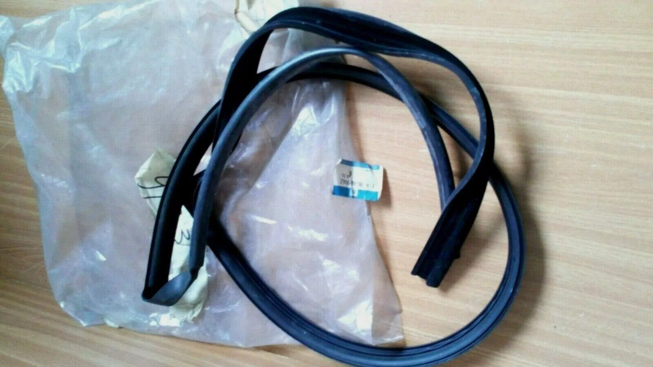 Door Seal Weather Strip Front Right fits Opel Vauxhall Omega B 90459562 Genuine View Front