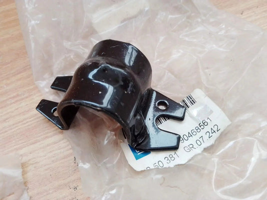 2x Sway Bar Front Stabilizer Bracket fits Opel Vauxhall Vectra B Astra G Corsa C 90468561 View Front