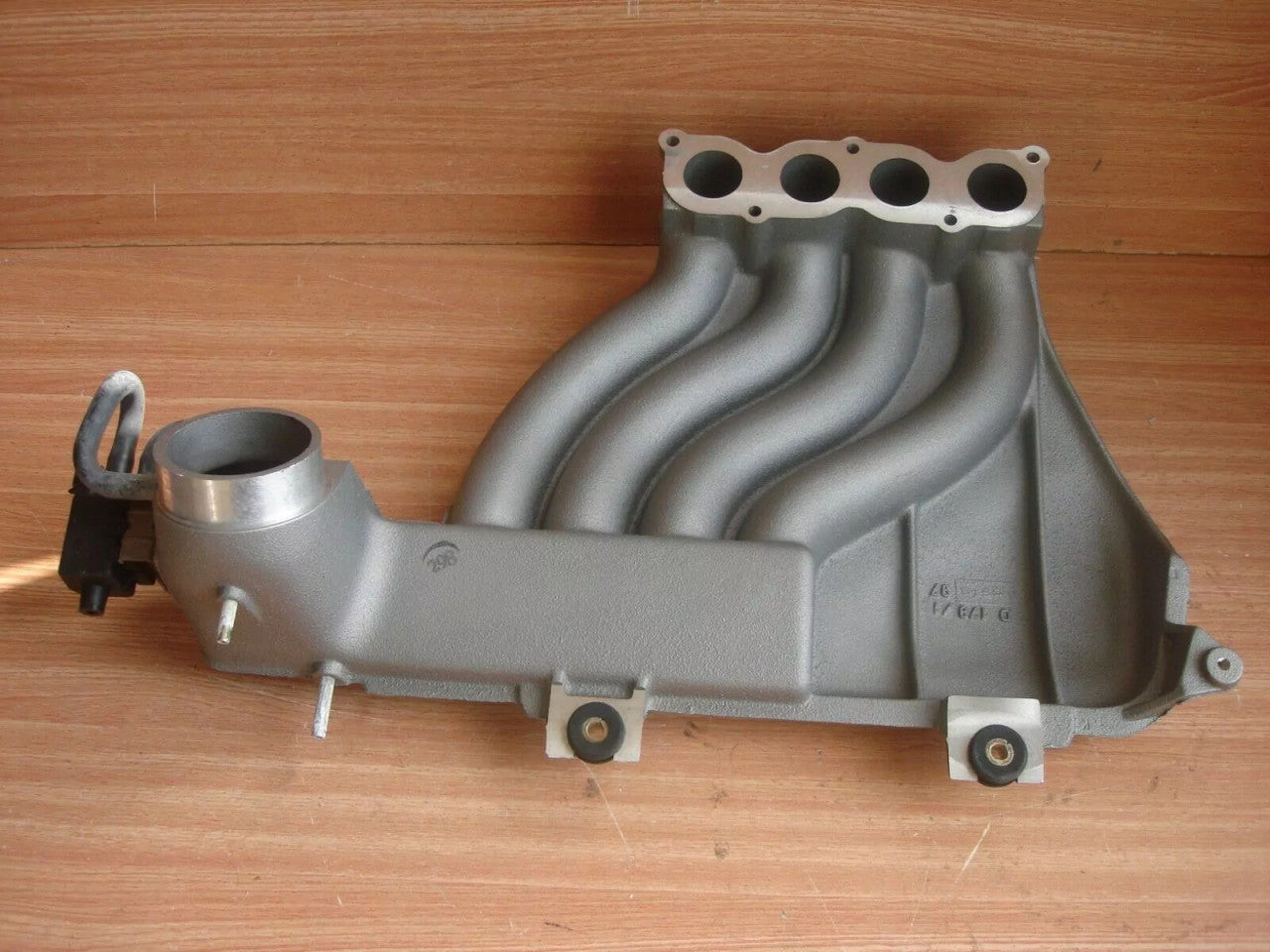 Intake Manifold fits Opel Vauxhall Astra F X16XEL 90470055 Genuine View Front