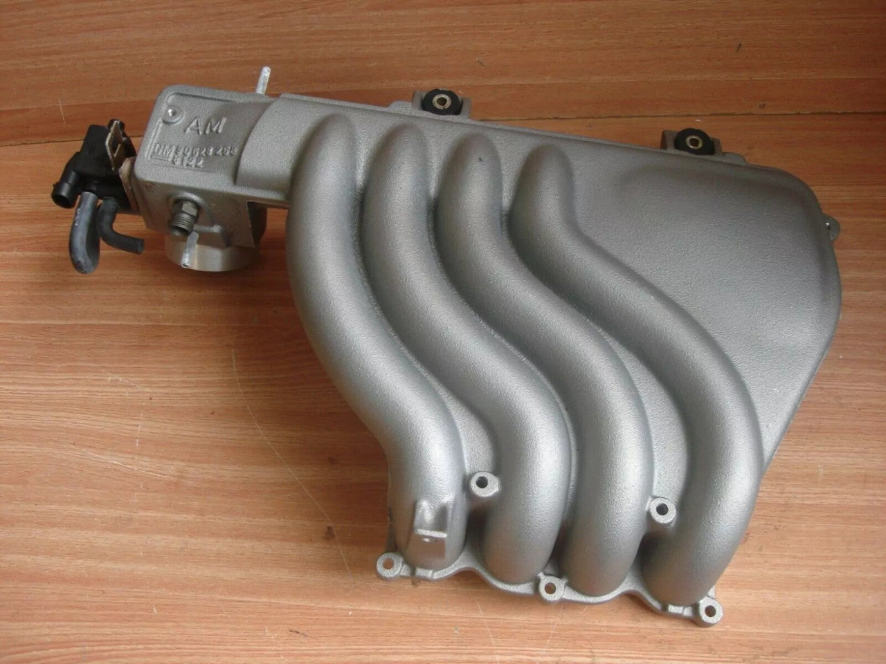 Intake Manifold fits Opel Vauxhall Astra F X16XEL 90470055 Genuine View Right