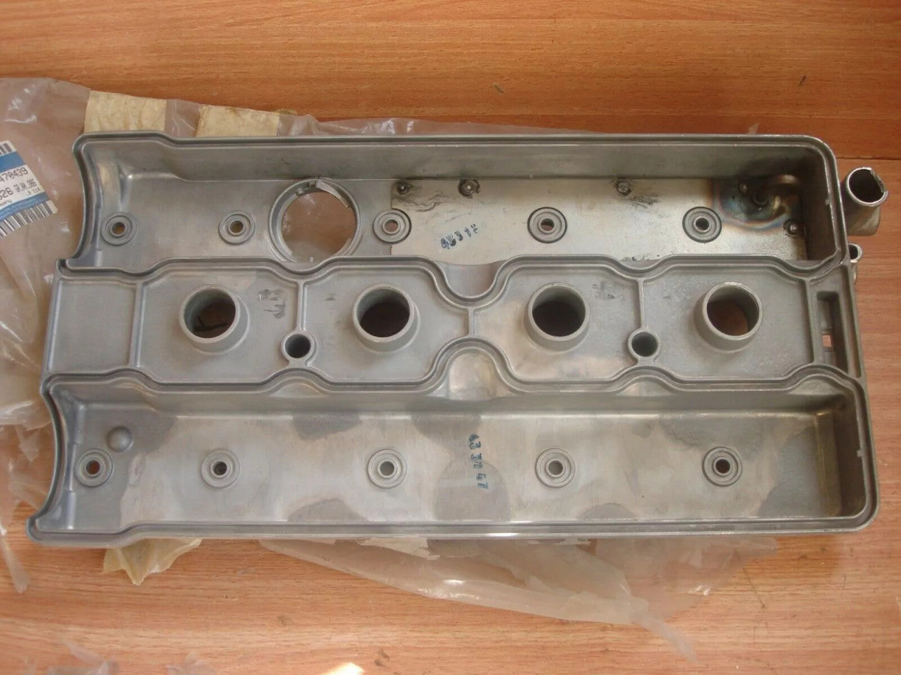 Rocker Cover fits Opel Vauxhall X16XEL C16SEL 90470439 Genuine View Right