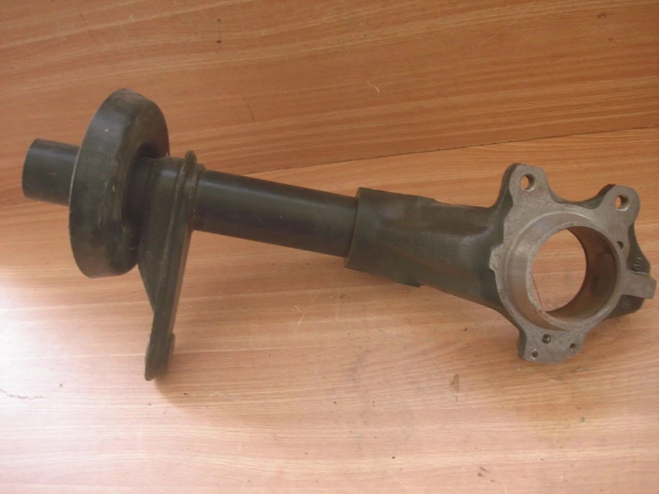 Steering Knuckle Right fits Opel Vauxhall Astra F 90473953 Genuine View Front
