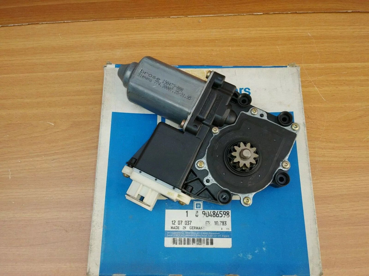 Window Motor Front Right fits Opel Vauxhall Astra F Convertible 90486598 Genuine View Rear