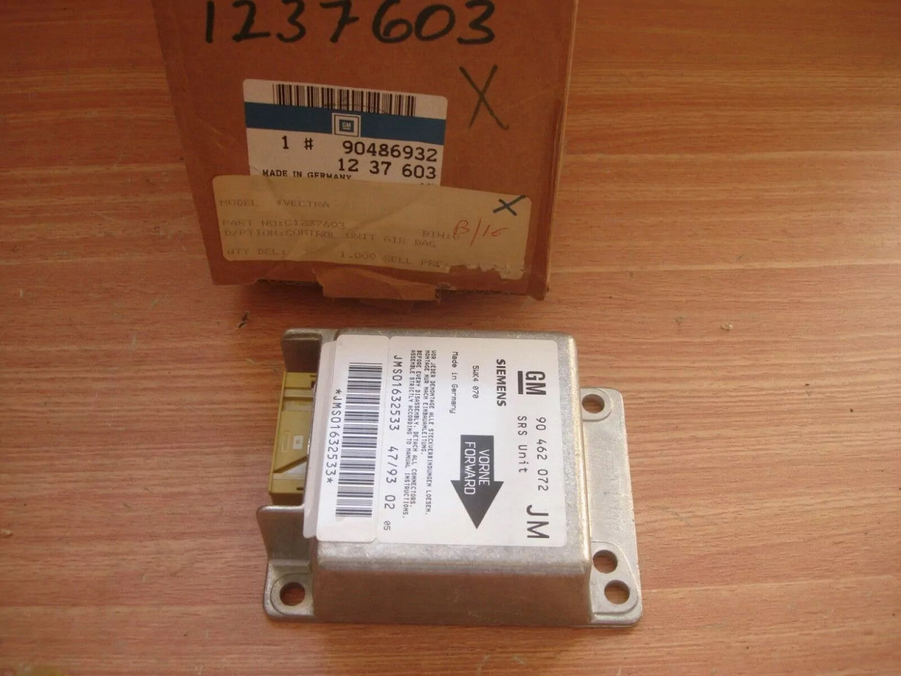 Control Module fits Opel Vectra A Vauxhall Cavalier 90486932 Genuine View Front