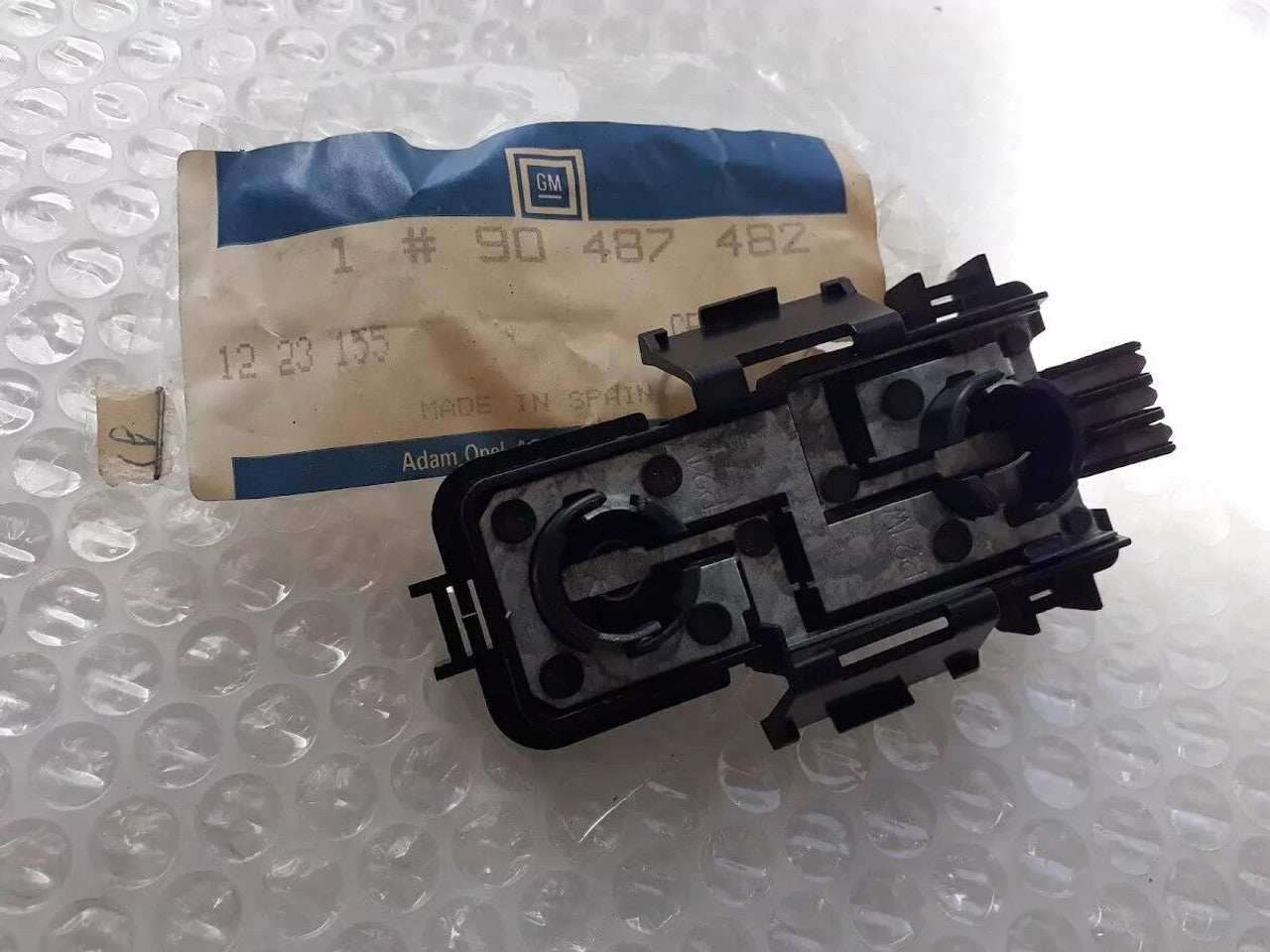 Socket Tail Light Plate Rear Inner fits Opel Vauxhall Omega B 90487482 Genuine View Front