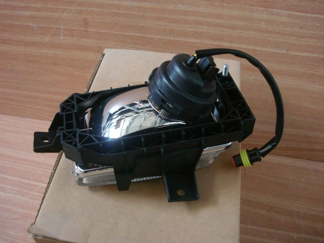 Fog Light Front Right fits Opel Vauxhall Omega B 90487503 Genuine View Rear
