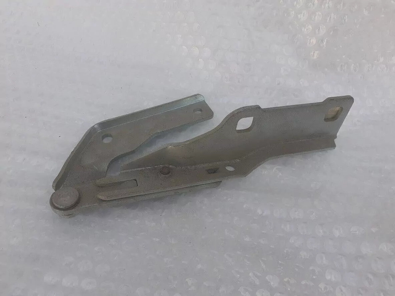 Hood Bonnet Hinge Right fits Opel Vauxhall Omega B 90493562 Genuine View Rear