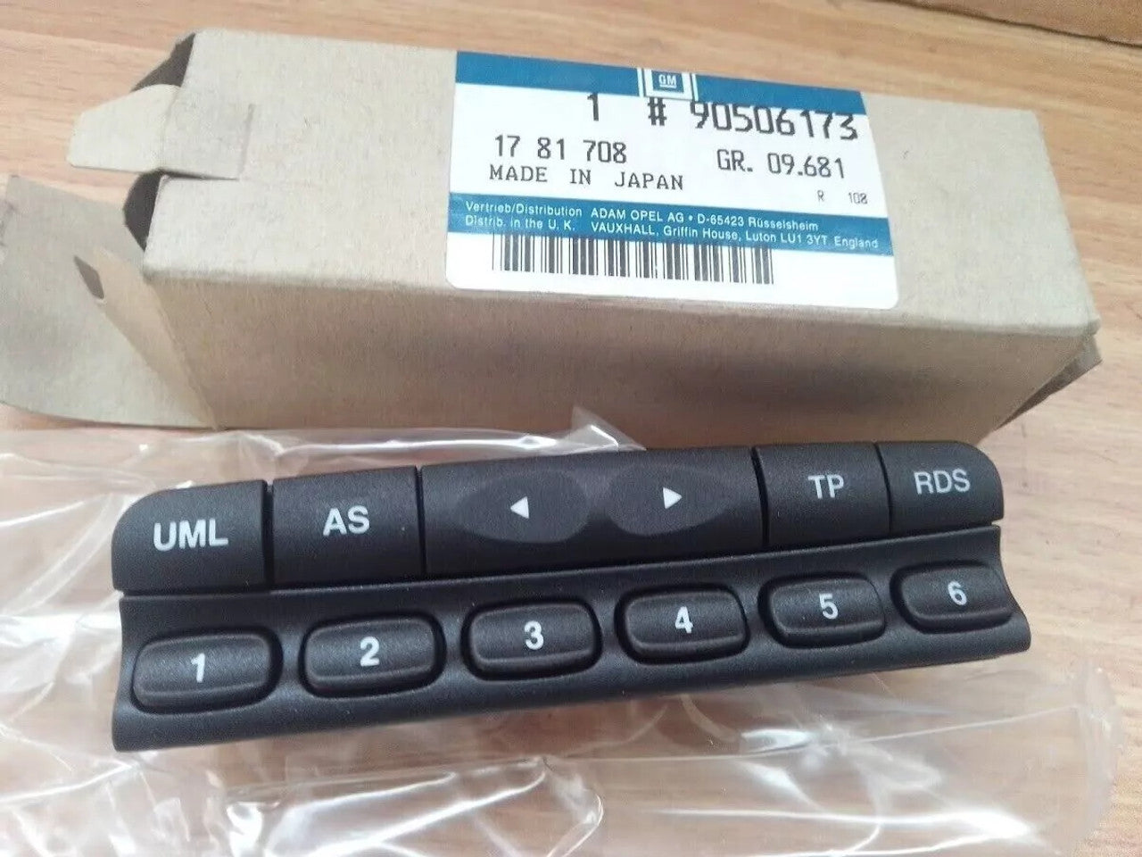 Buttons Control Panel Radio fits Opel Vectra B Corsa B Omega B 90506173 Genuine View Front