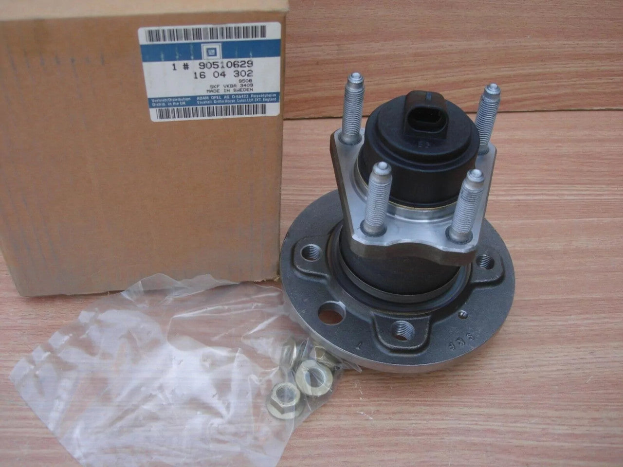 Wheel Bearing Hub Rear fits Opel Vauxhall Astra F GSi Cavalier 90510629 Genuine View Front