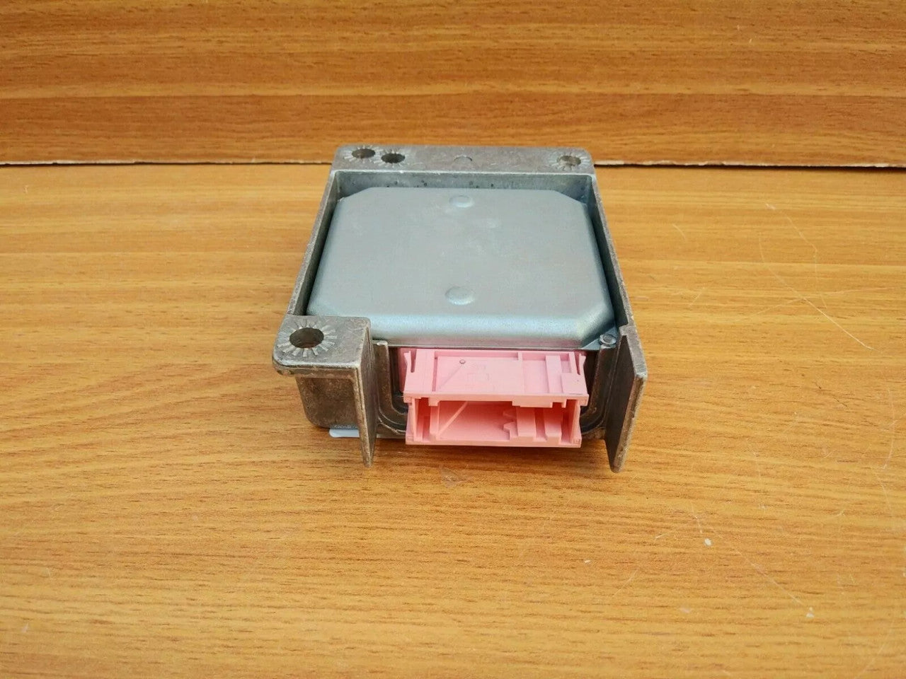 ECU Control Unit IDENTIFY LJ fits Opel Vauxhall Omega B 26 Connections Genuine 90511407 View Rear