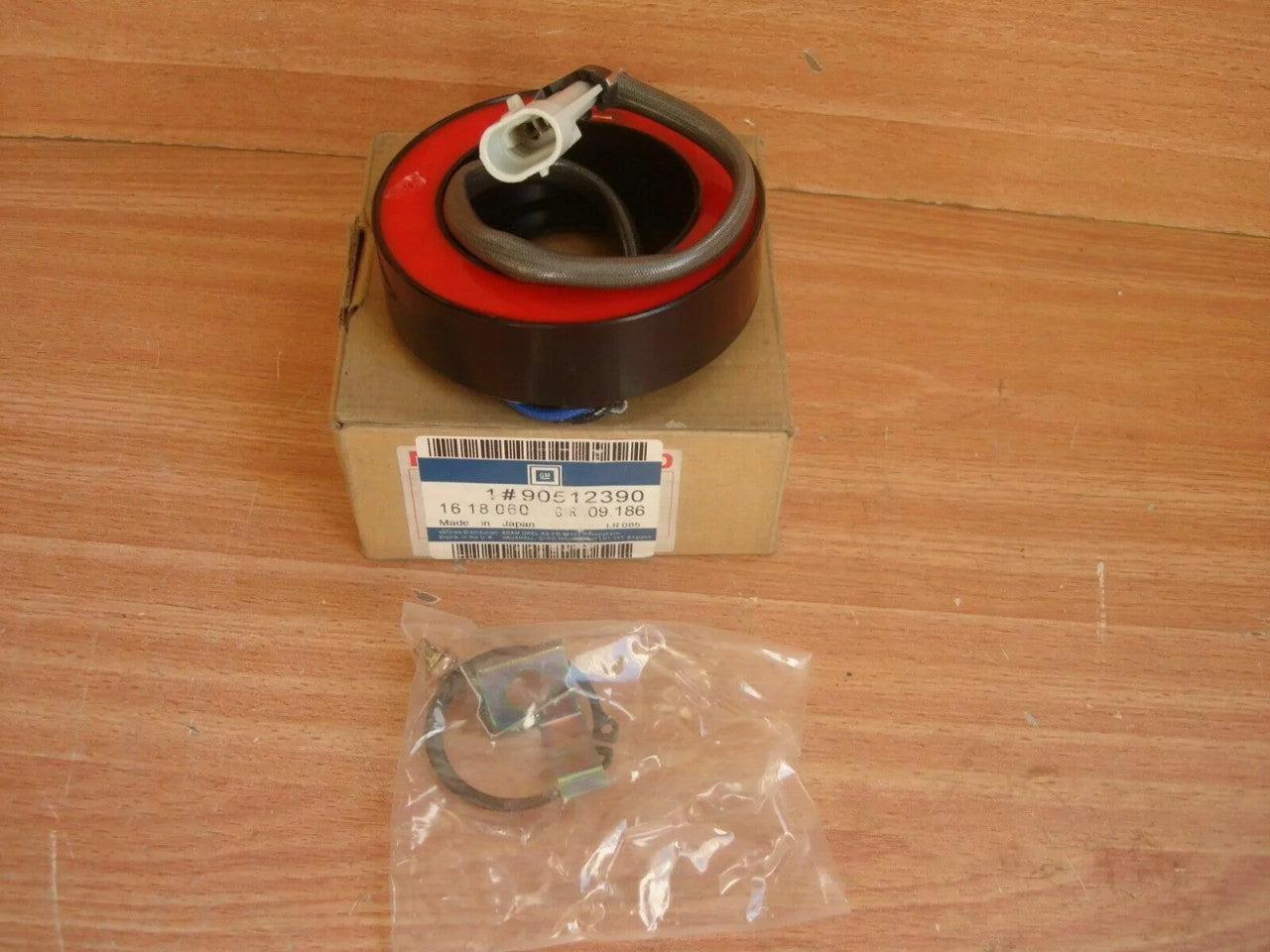 Air Condition Compressor Coil fits Opel Vauxhall Vectra B X25XE Y26SE Genuine 90512390 View Front