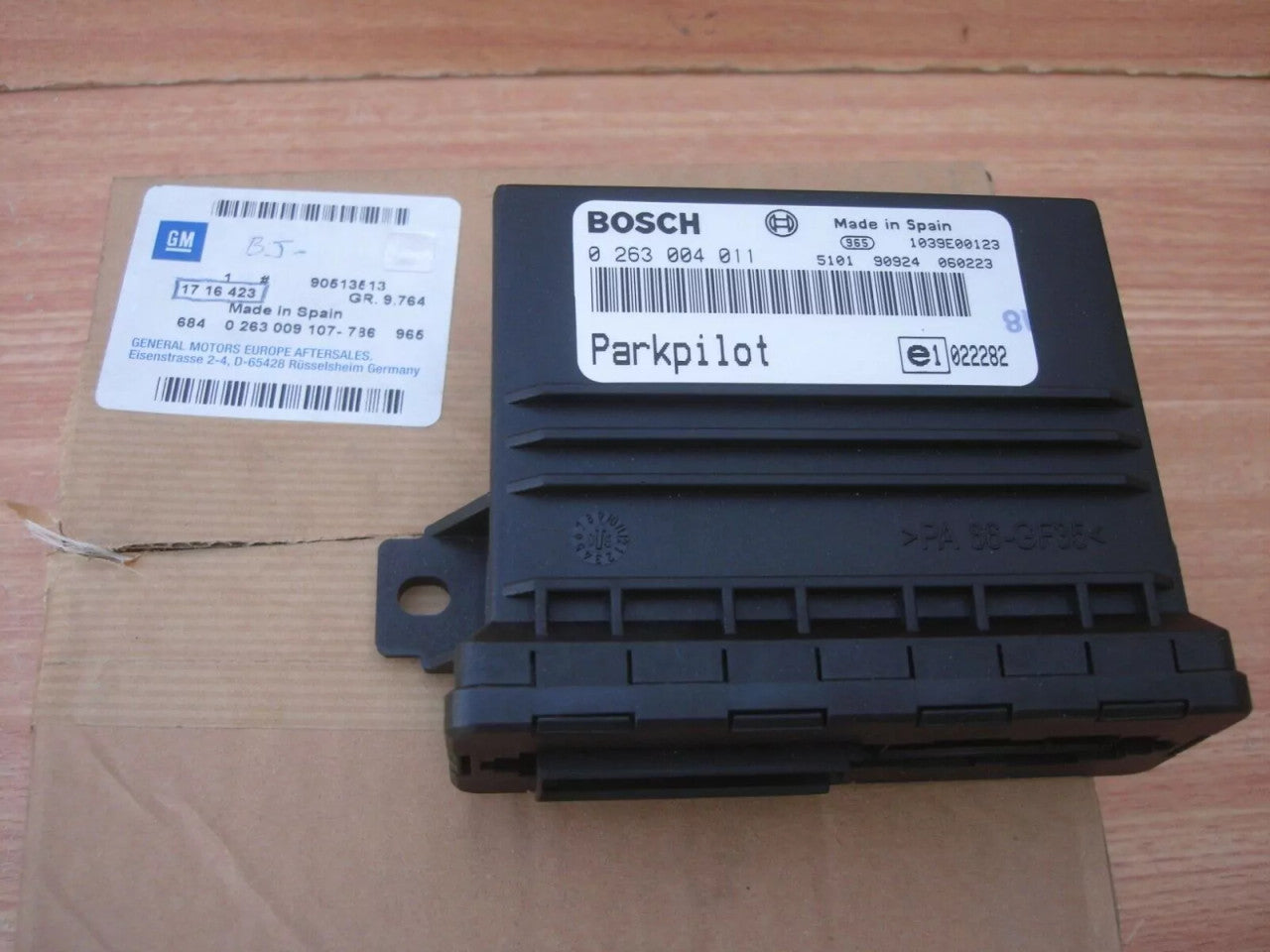 ECU Parking Pilot Control Module fits Opel Vauxhall 90513513 Genuine View Front