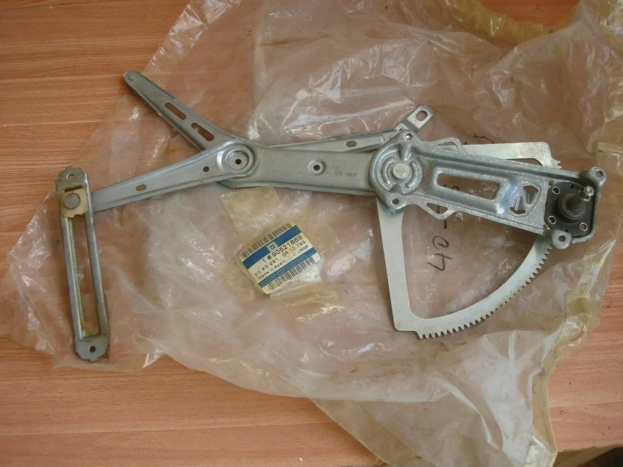 Window Regulator Manual Front Left fits Opel Vauxhall Astra G 90521869 Genuine View Front