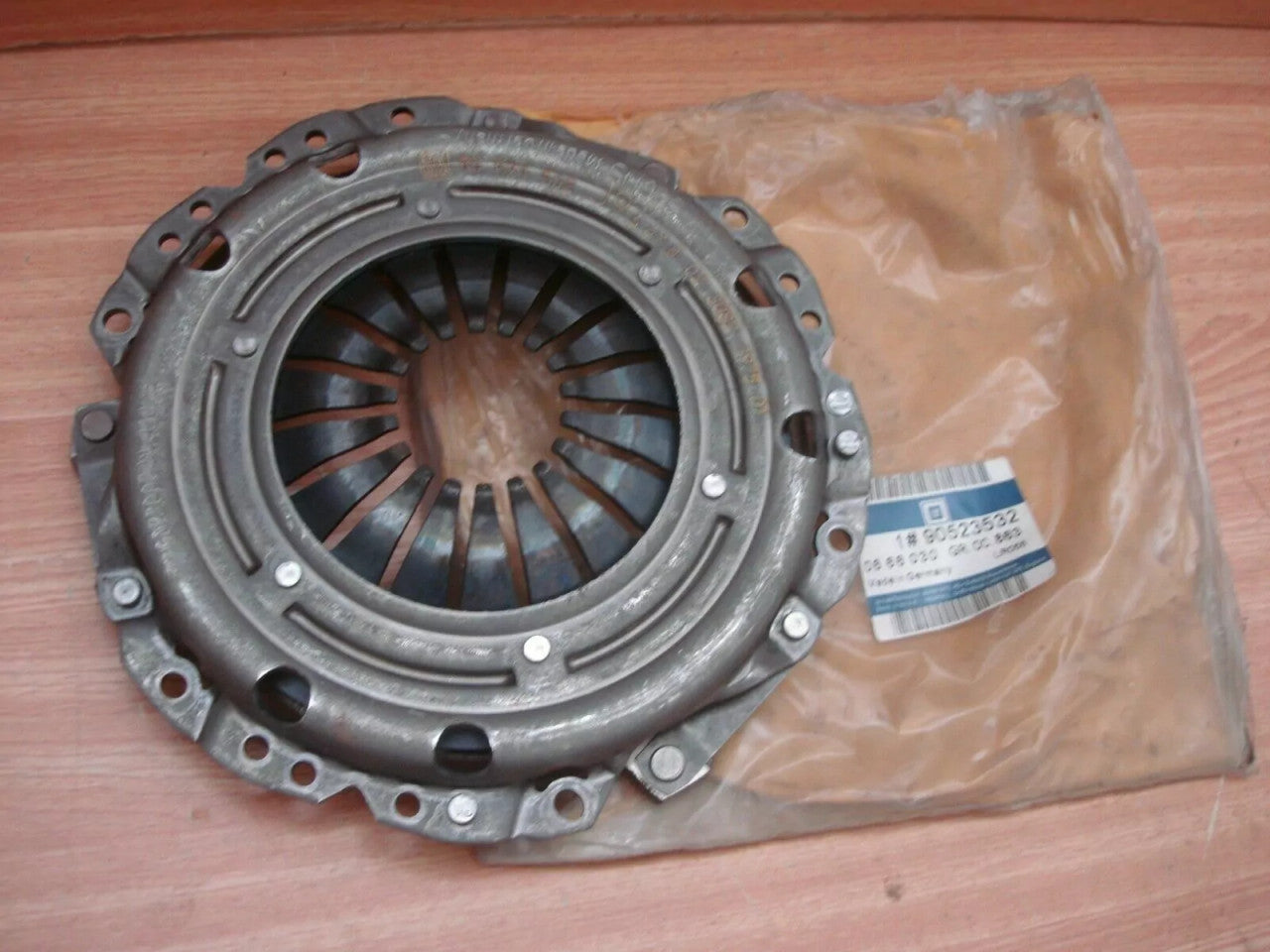 Pressure Plate fits Opel Vauxhall Astra F G Vectra B Corsa B 90523532 Genuine View Front