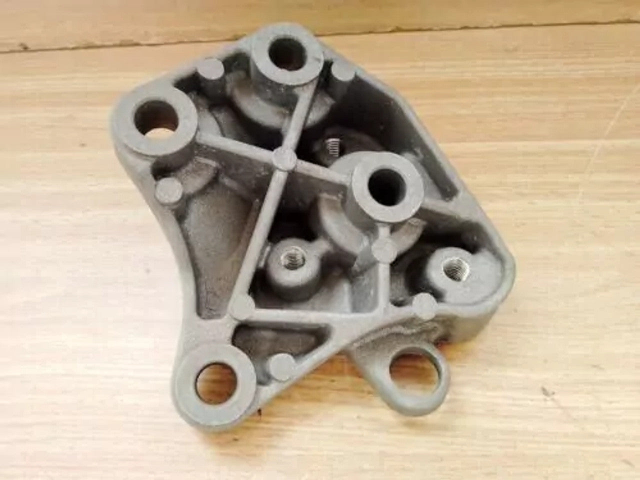 Engine Mount Bracket Left fits Opel Vauxhall Astra G Zafira A 90538555 Genuine View Front
