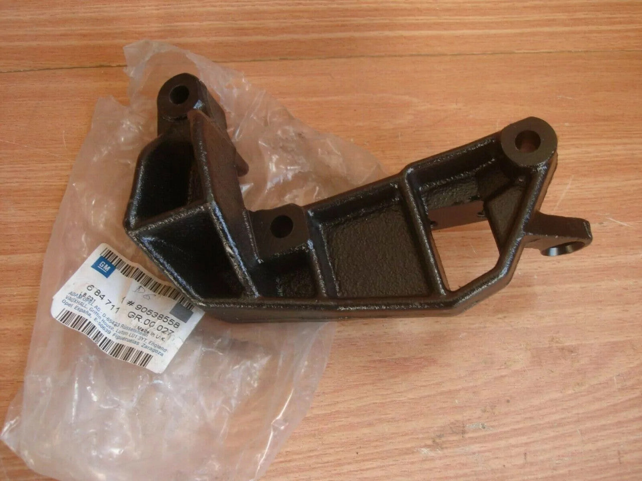 Engine Mount Bracket Right fits Opel Vauxhall Astra G 90538558 Genuine View Front