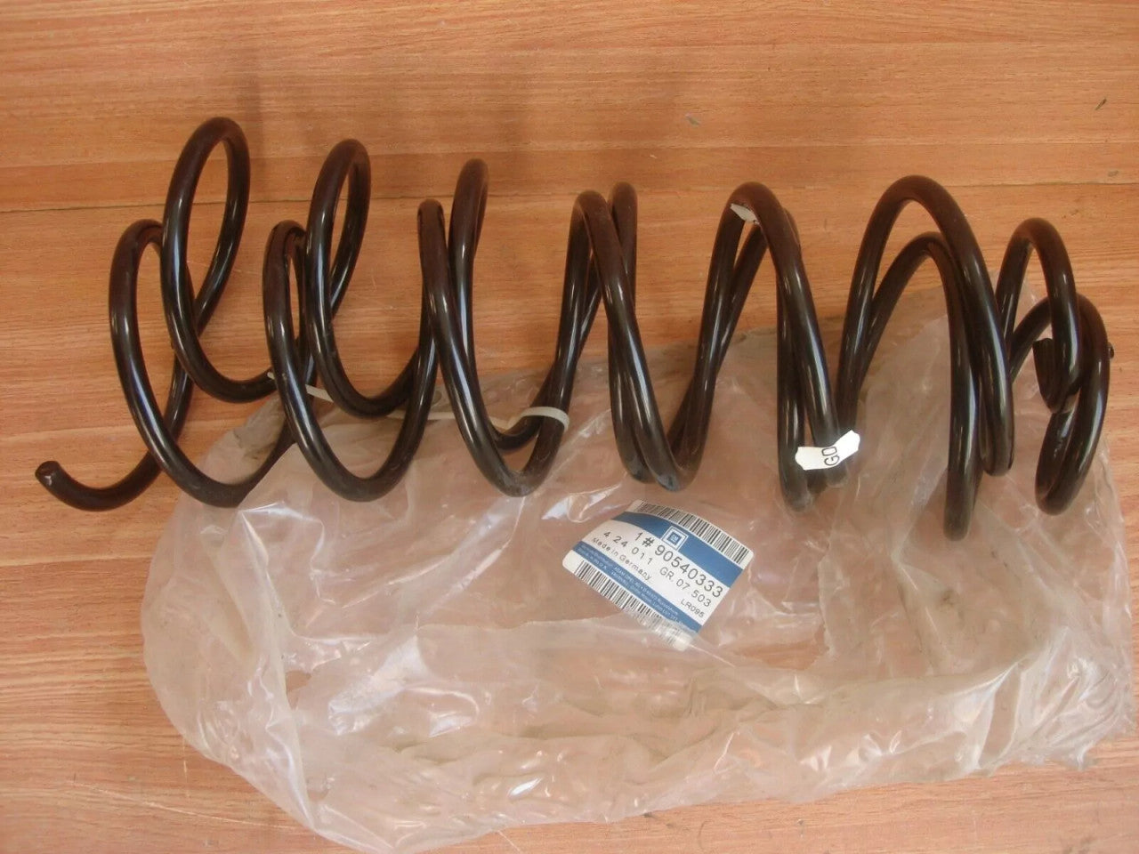 Coil Springs Set Rear fits Opel Vauxhall Vectra B 90540333 Genuine View Front