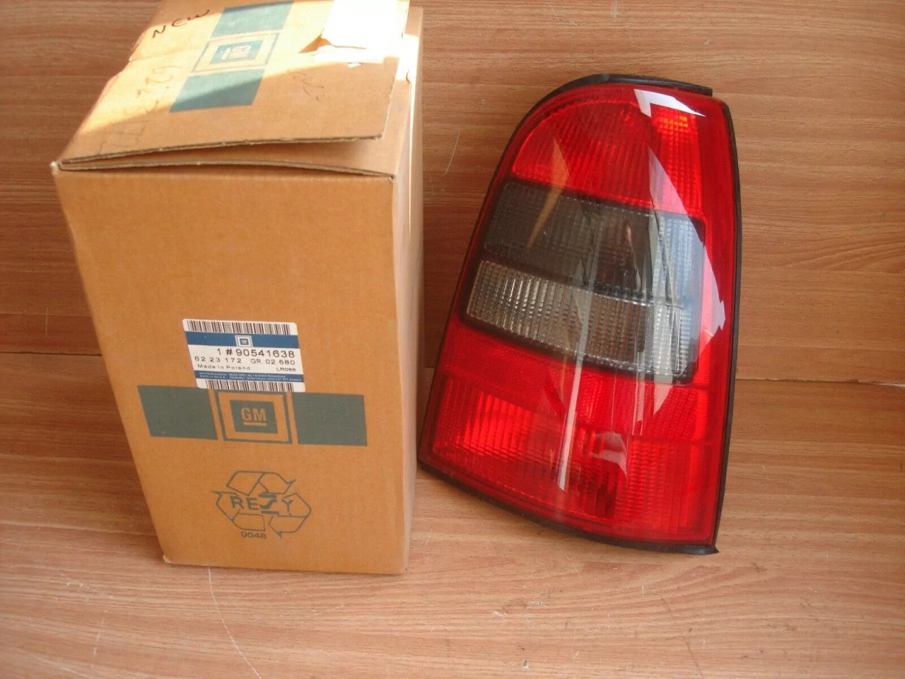Tail Rear Light Right fits Opel Vauxhall Vectra B 90541638 Genuine View Front