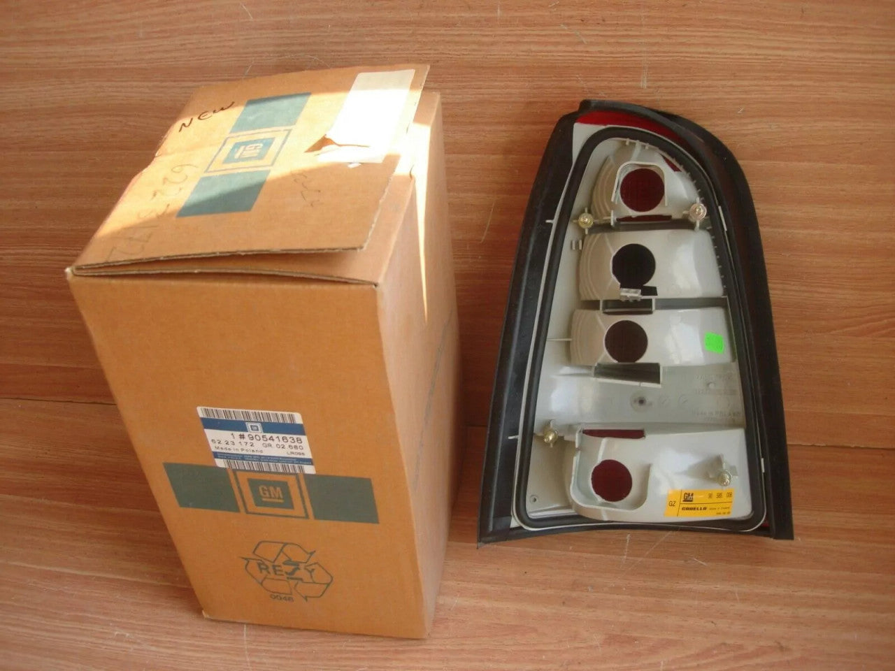 Tail Rear Light Right fits Opel Vauxhall Vectra B 90541638 Genuine View Rear