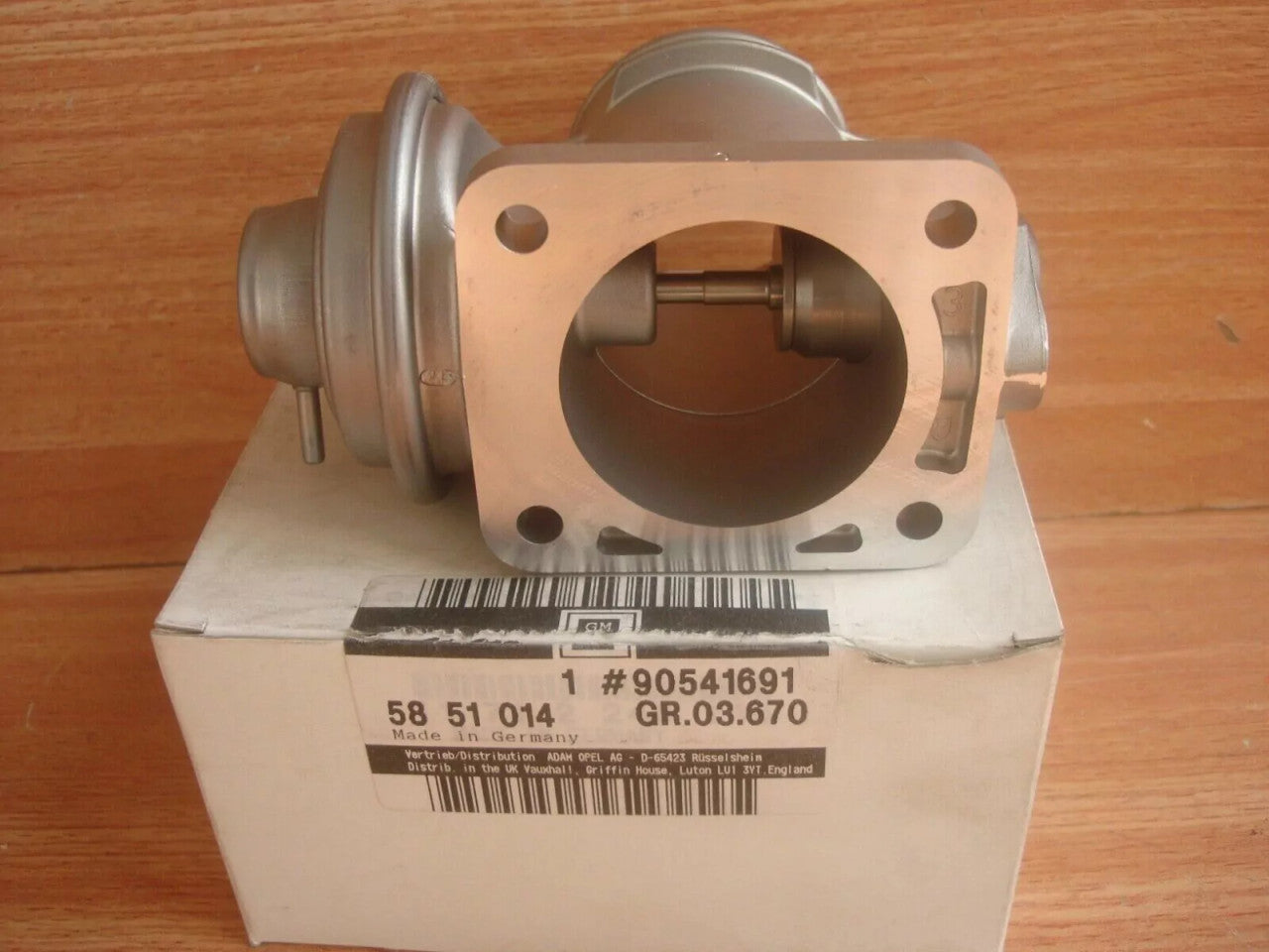 EGR Valve fits Opel Vauxhall Omega B X25TD U25TD BMW E34 E36 M51 Genuine 90541691 View Left