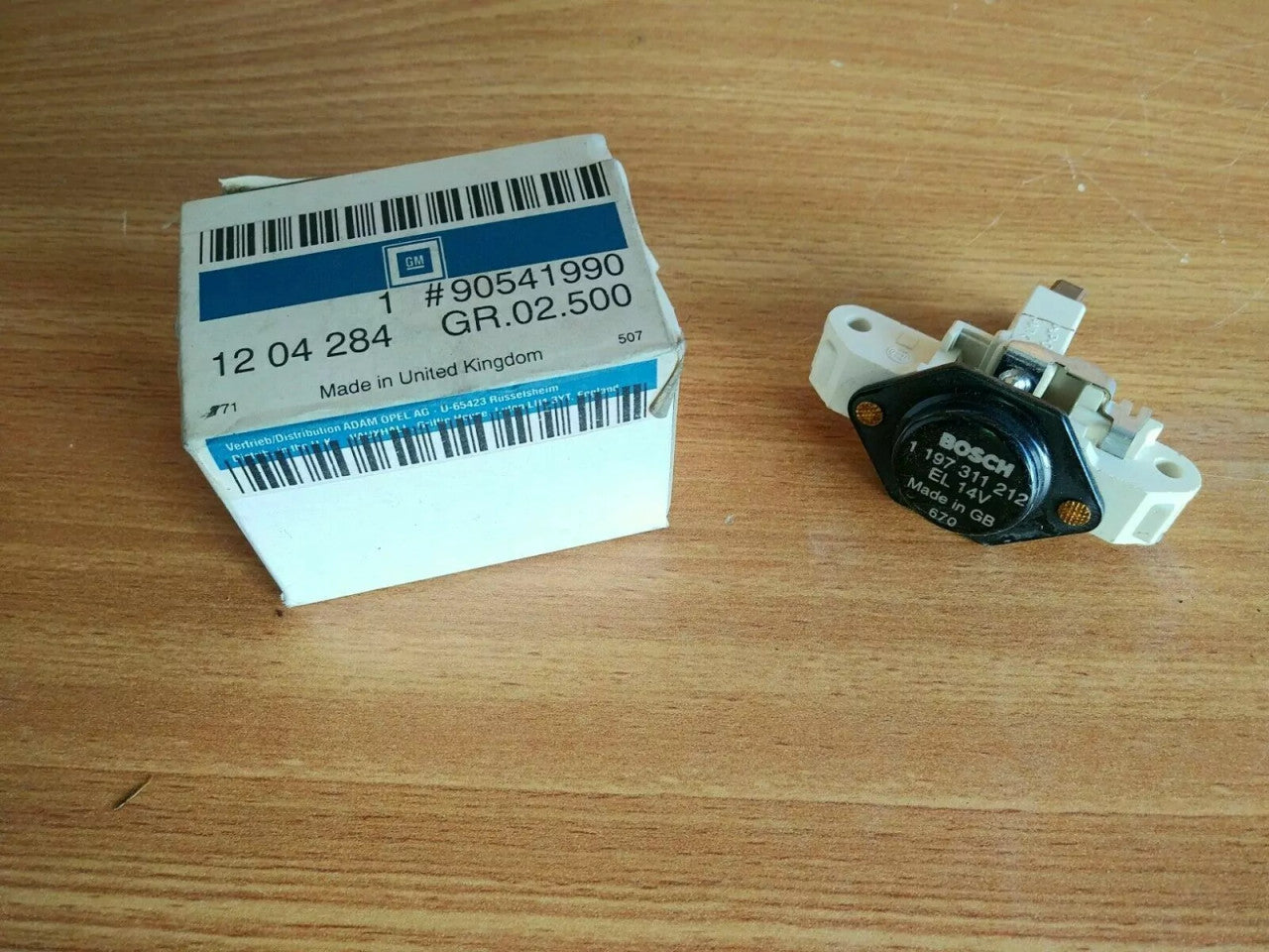 Voltage Regulator fits Opel Vauxhall Corsa B Tigra 90541990 Genuine View Front