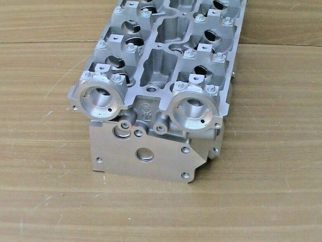 Cylinder Head fits Opel Vauxhall V6 X25XE Y26SE 90542758 Genuine View Upper