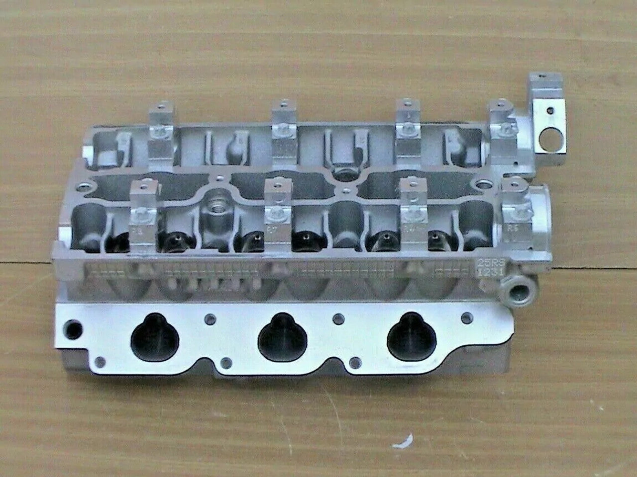 Cylinder Head fits Opel Vauxhall V6 X25XE Y26SE 90542759 Genuine View Right