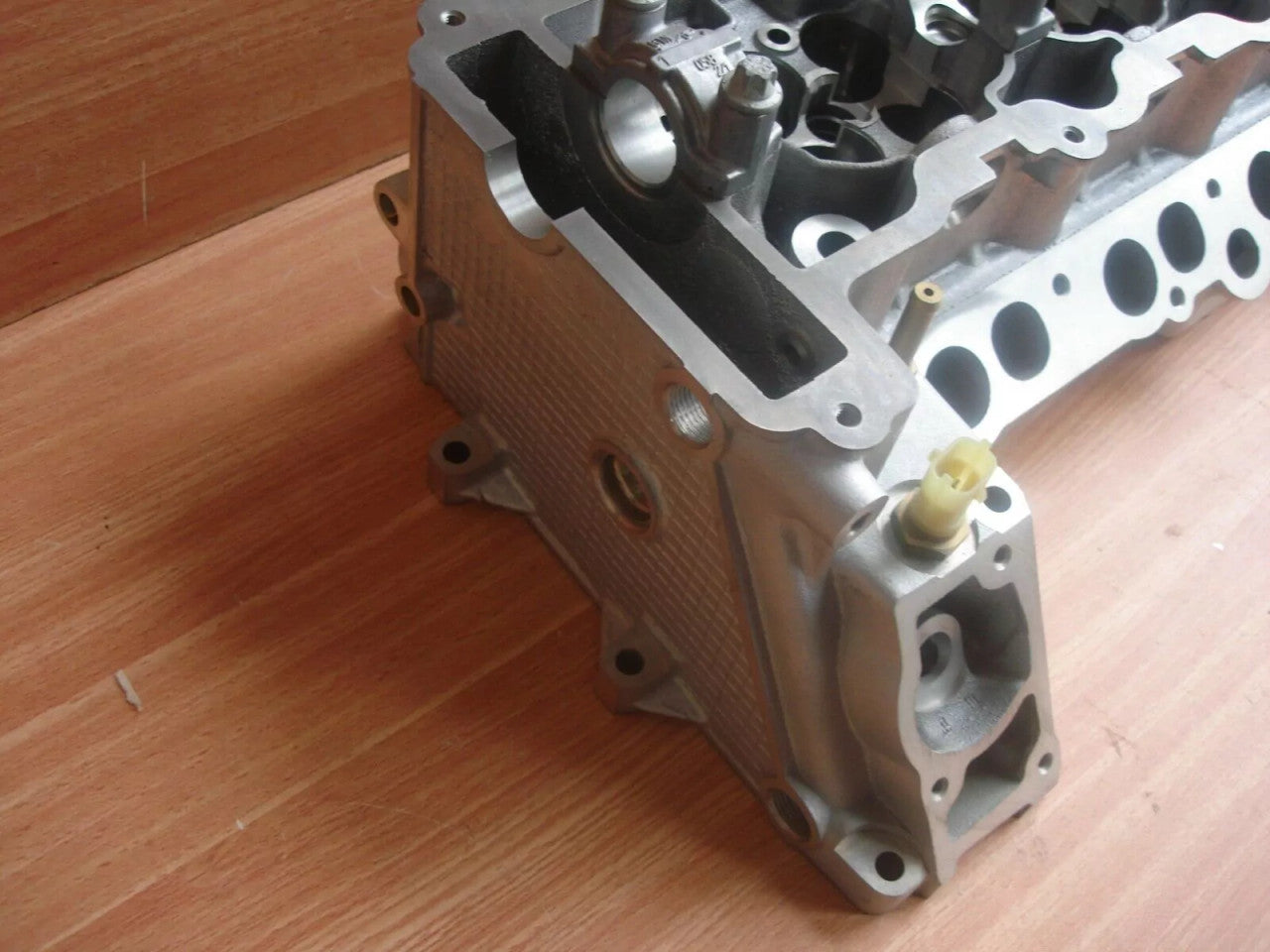 Cylinder Head fits Opel Vauxhall X20DTL Y20DTL Y20DTH X20DTH 90543620 Genuine View Lower