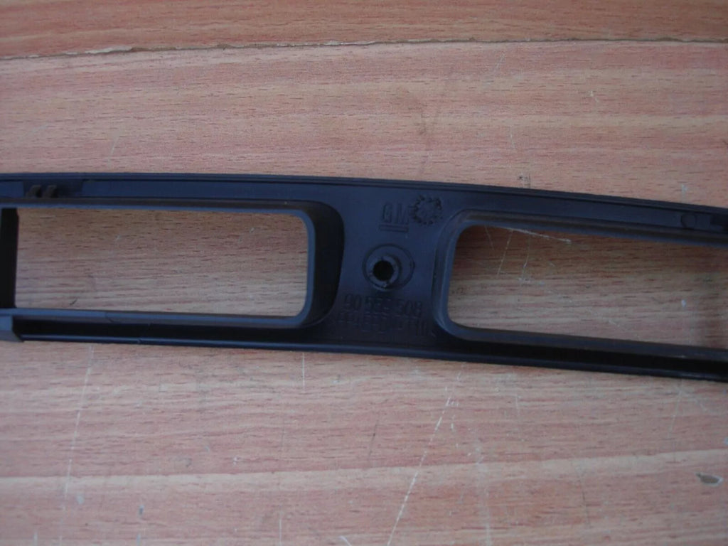 Grille Front Lower fits Opel Vauxhall Astra G Diesel 90546961 Genuine View Rear