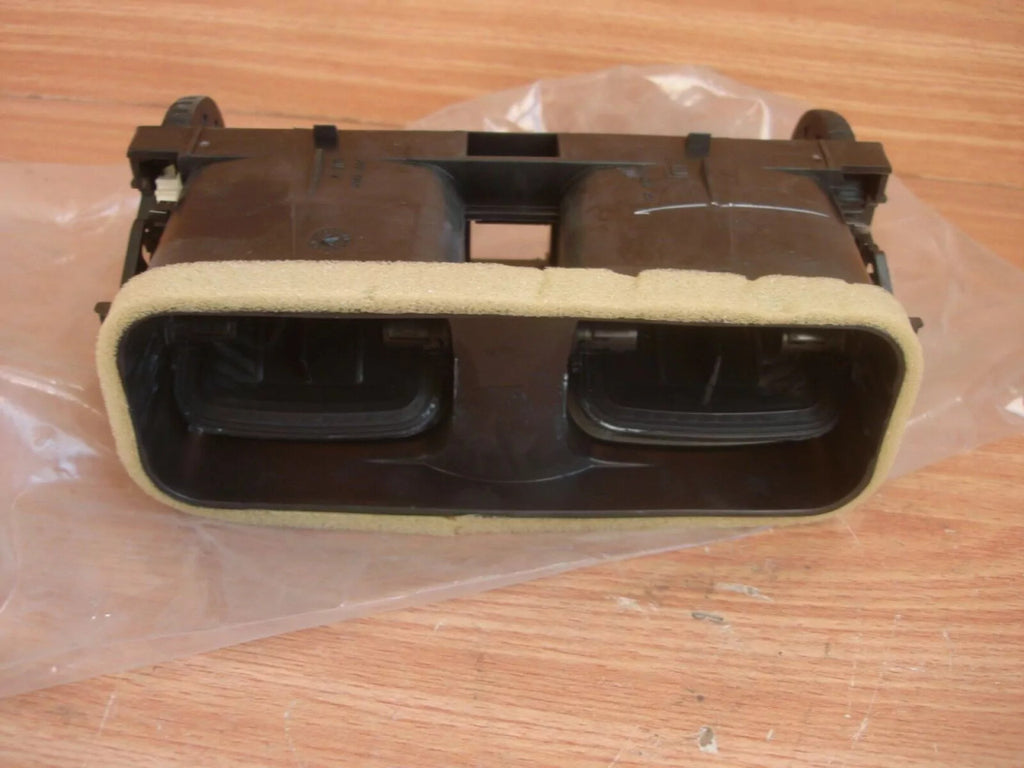 Housing Air Vent fits Opel Vauxhall Astra G 90560344 Genuine View Close Up Front