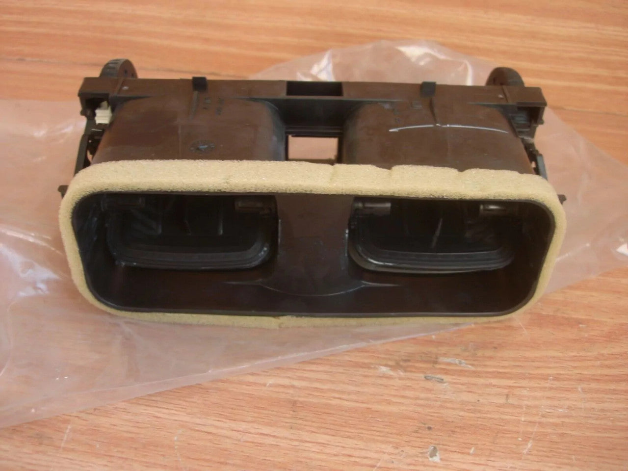 Housing Air Vent fits Opel Vauxhall Astra G 90560344 Genuine View Close Up Front