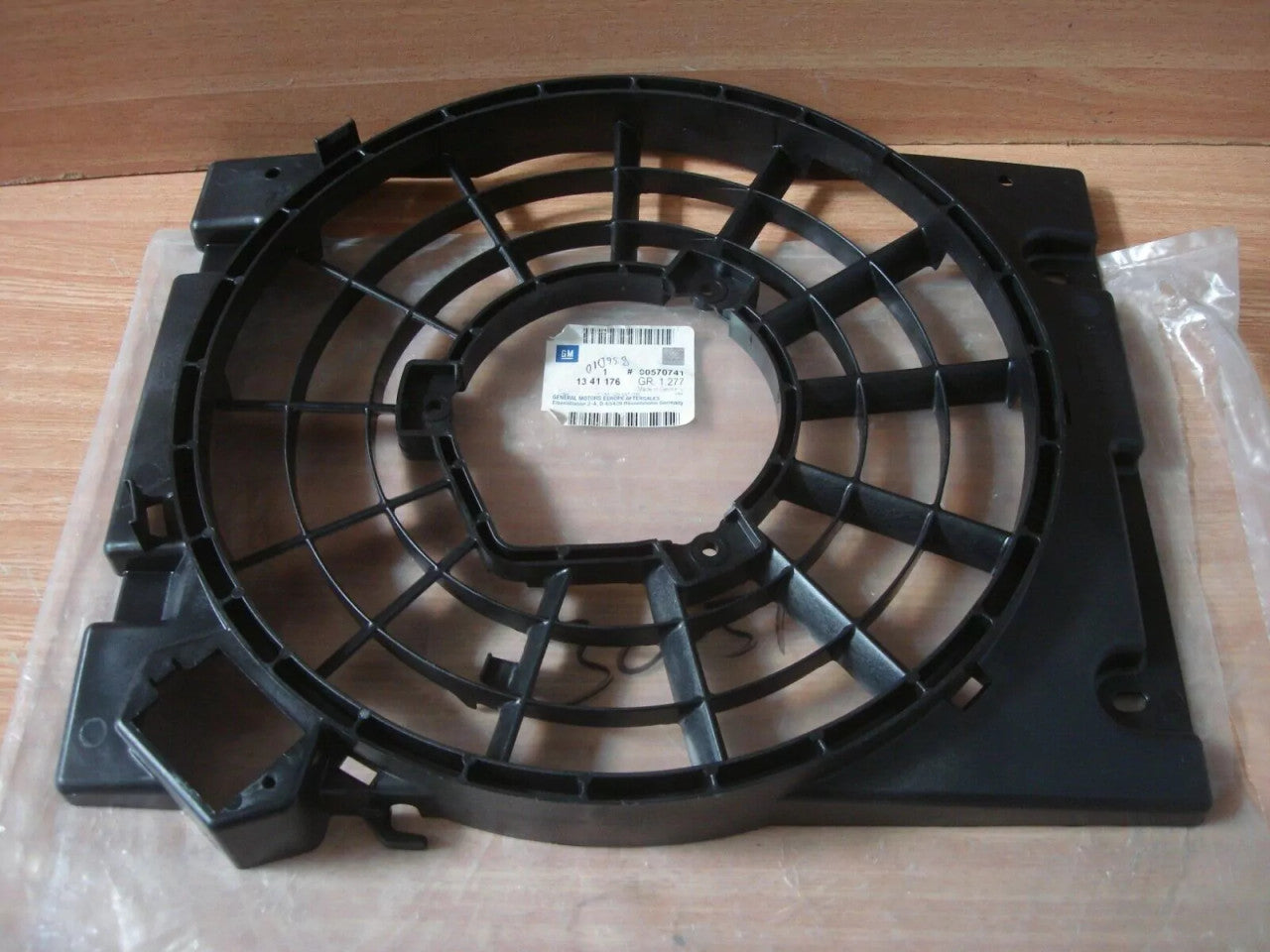 Engine Fan Shroud Cowl fits Opel Vauxhall Astra G Pusher Fan 90570741 Genuine View Rear
