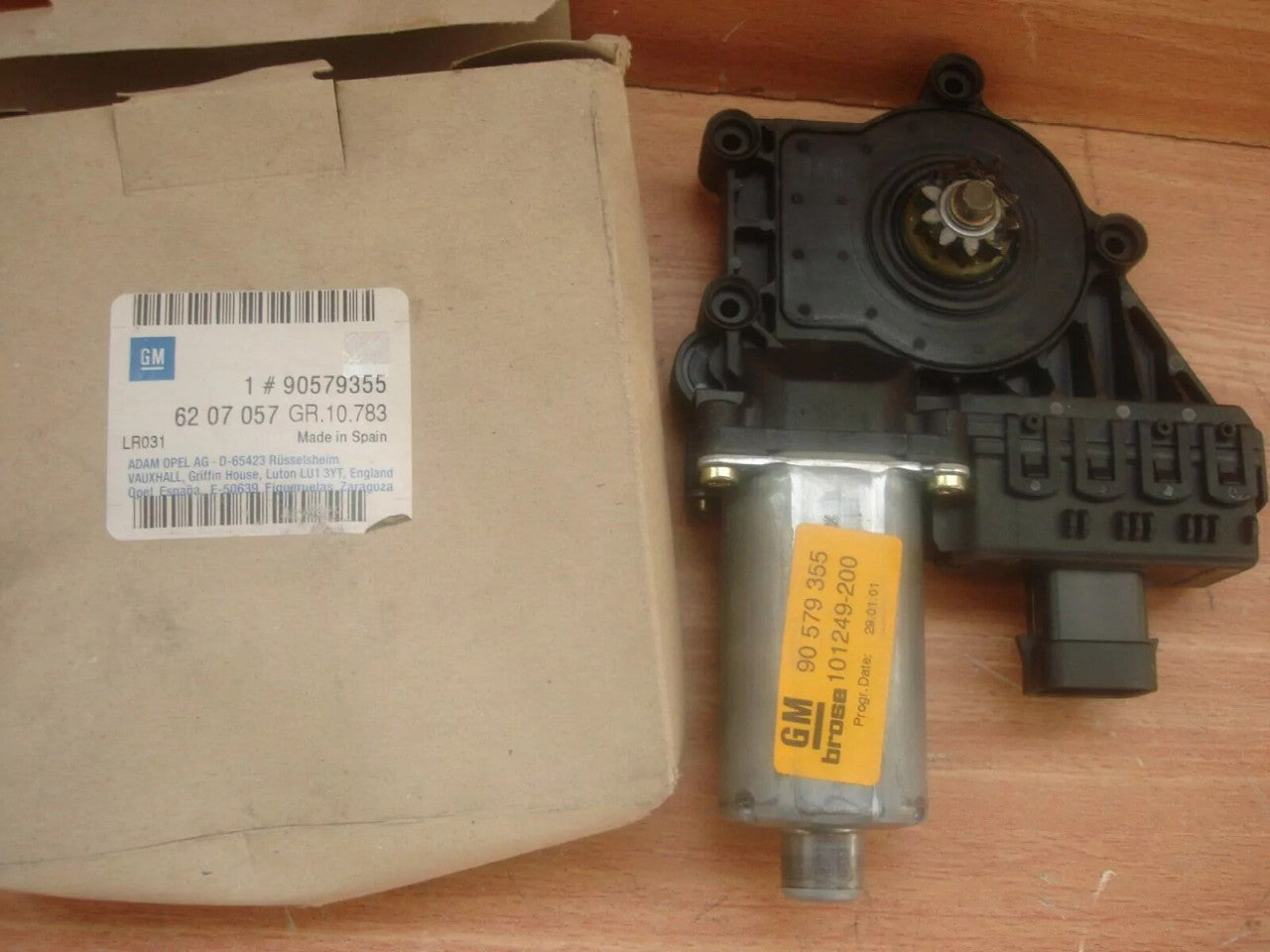 Window Motor Front Left fits Opel Vauxhall Zafira A F75 90579355 Genuine View Front