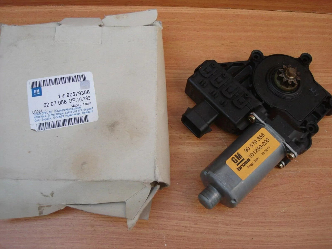 Window Motor Front Right fits Opel Vauxhall Zafira F75 90579356 Genuine View Front