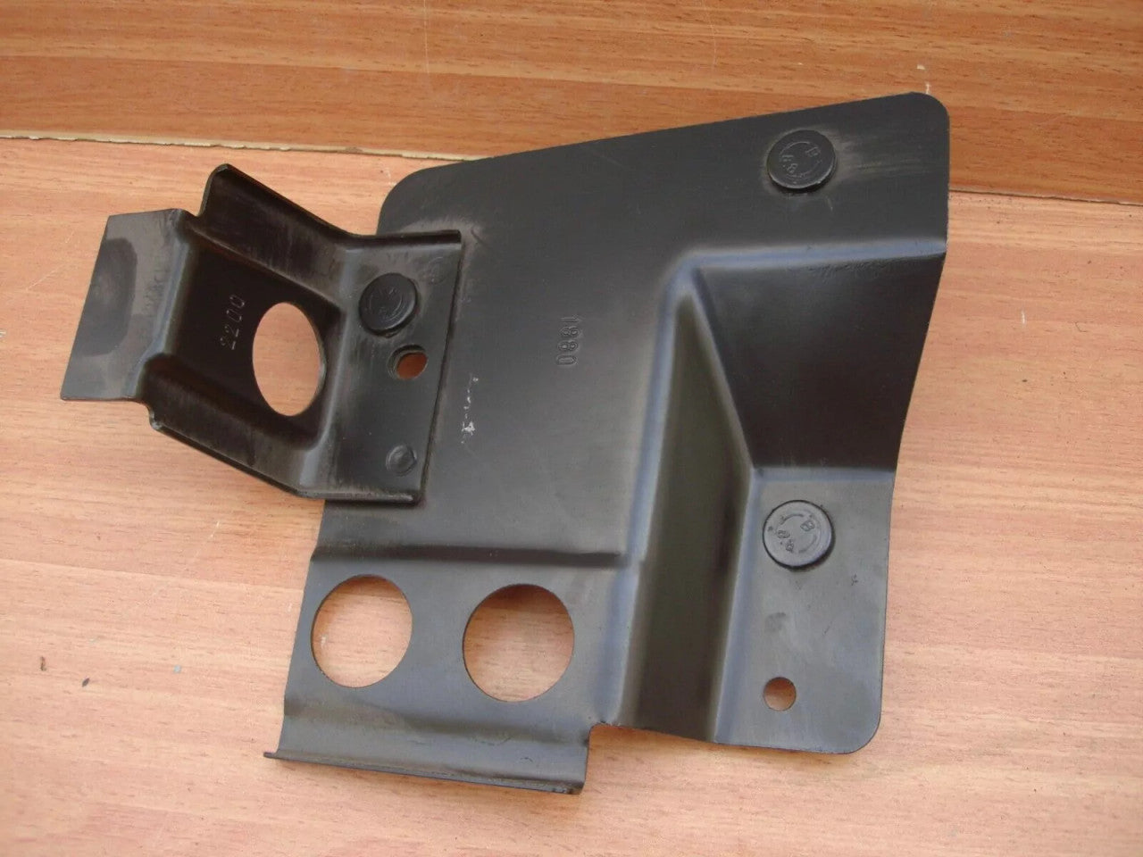 Bumper Rear Right Mount fits Opel Vauxhall Zafira A 90582748 Genuine View Rear