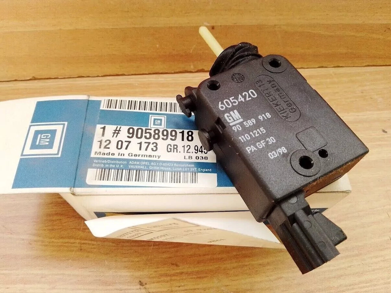 Fuel Door Lock Actuator fits Opel Vauxhall Astra G Zafira A 90589918 Genuine View Front