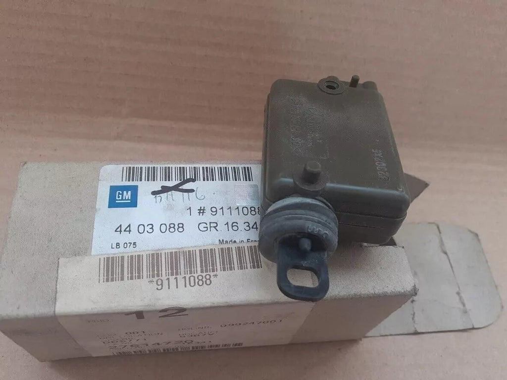 Door Lock fits Opel Vauxhall Movano Arena Renault Master 9111088 Genuine View Right