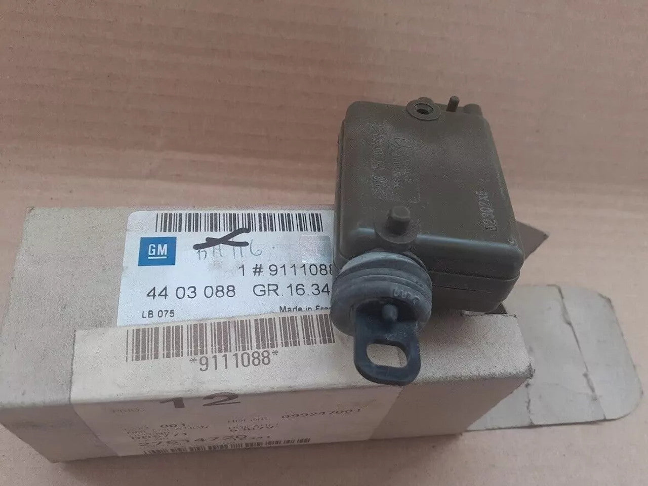 Door Lock fits Opel Vauxhall Movano Arena Renault Master 9111088 Genuine View Right