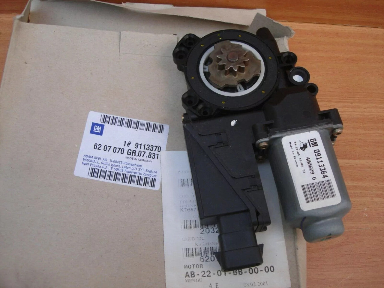 Motor Window Front Right fits Opel Vauxhall Corsa C F68 9113370 Genuine View Front