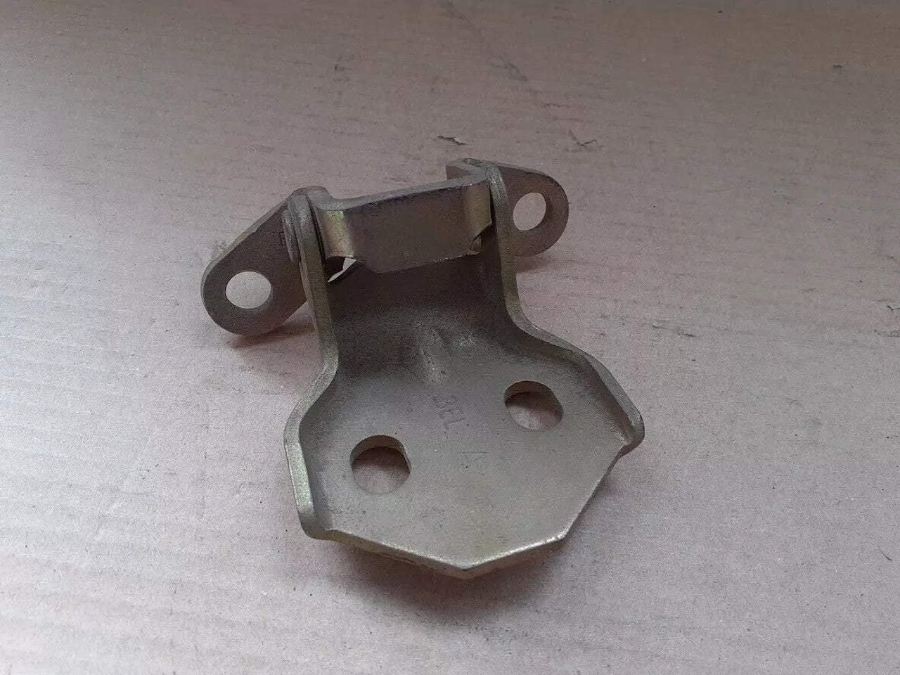 Front Door Hinge Lower Left fits Opel Vauxhall Frontera A 91148745 Genuine 91145261 View Front