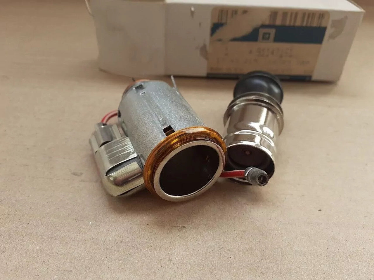 Cigarette Lighter Kit fits Opel Vauxhall Euromidi Frontera A Isuzu WFR 91147151 View Right