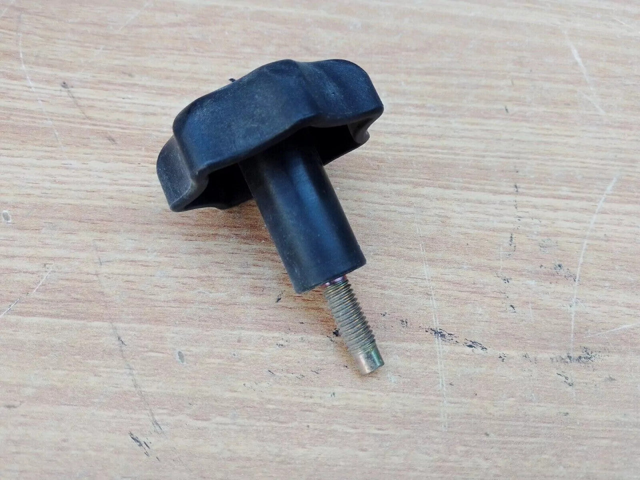 4x Tailgate Window Knob fits Opel Vauxhall Frontera A Isuzu MU Wizard Genuine 91147442 View Front