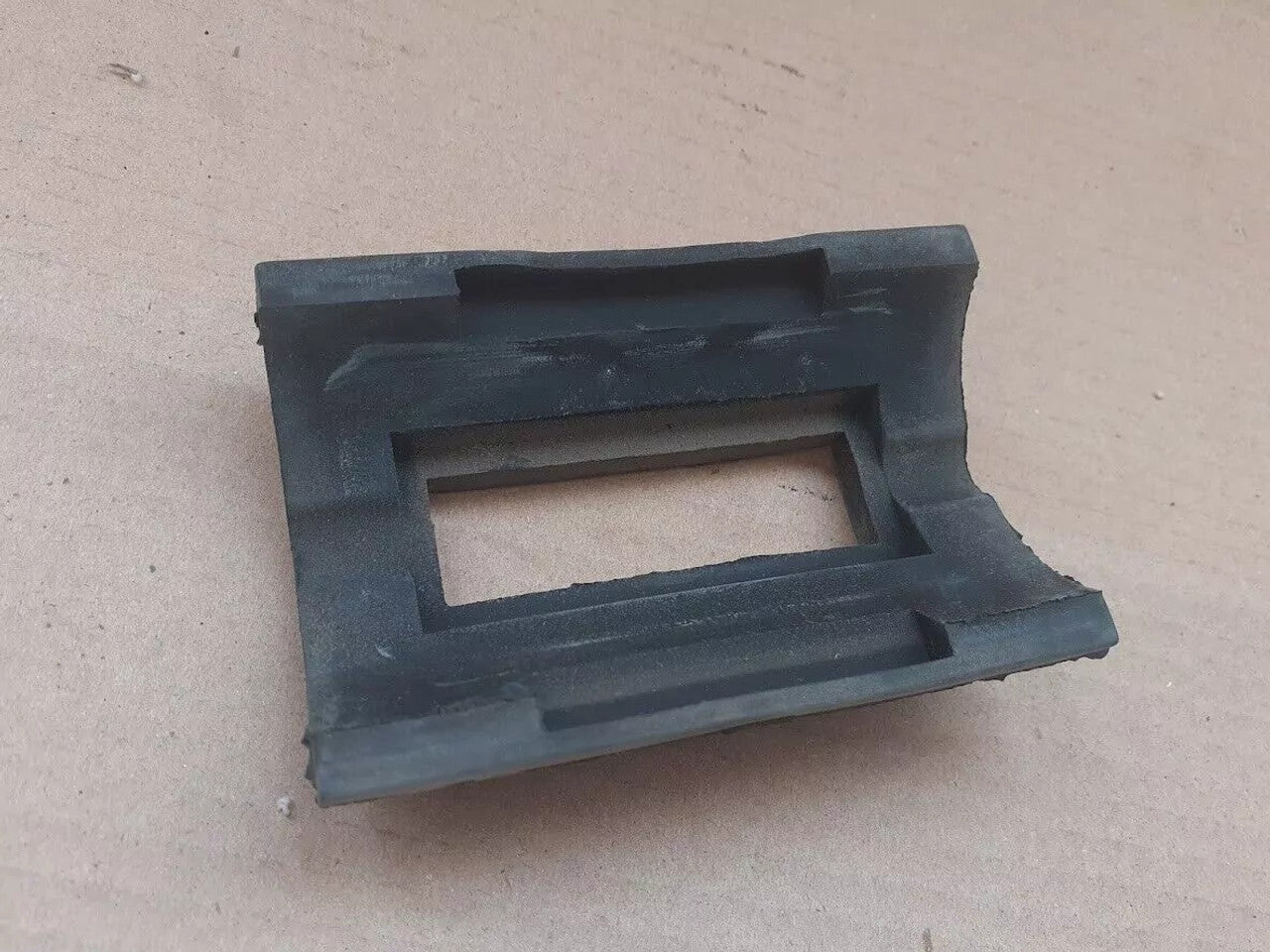 Radiator Upper Clamp Bracket fits Opel Vauxhall Frontera A 91149780 Genuine View Rear