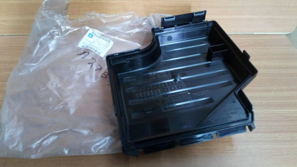 Fuse Box Cover fits Opel Vauxhall Corsa C Tigra B 9115986 Genuine View Rear