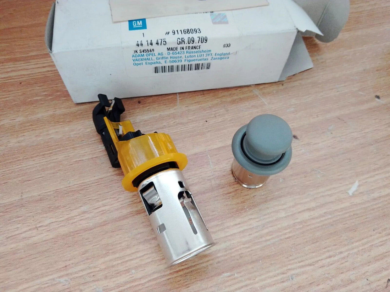 Cigarette Lighter Socket fits Opel Vauxhall Vivaro A Renault Trafic 91168093 View Front