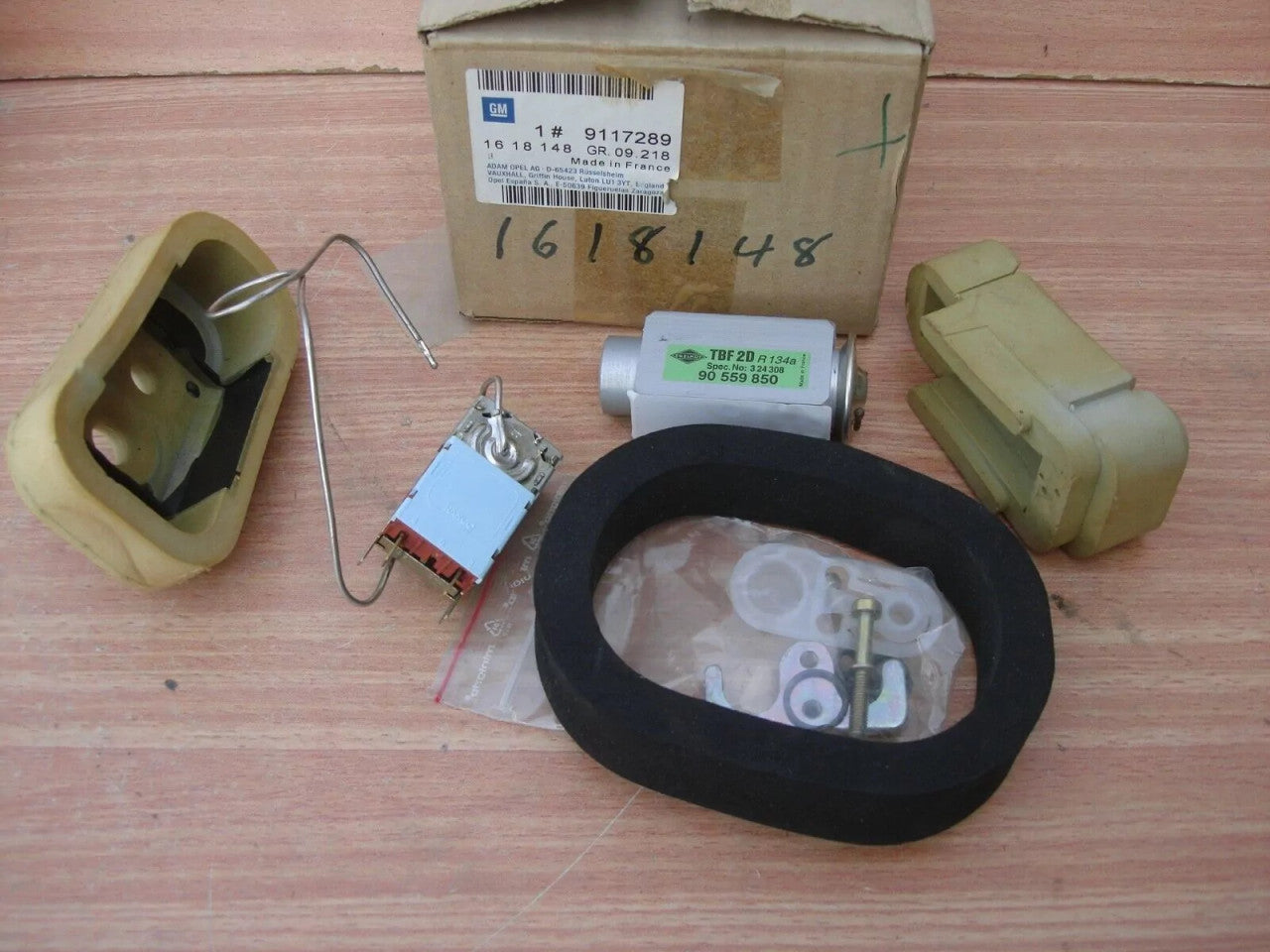 A/C Expansion Valve Set fits Opel Vauxhall Astra G Zafira A 9117289 Genuine View Front