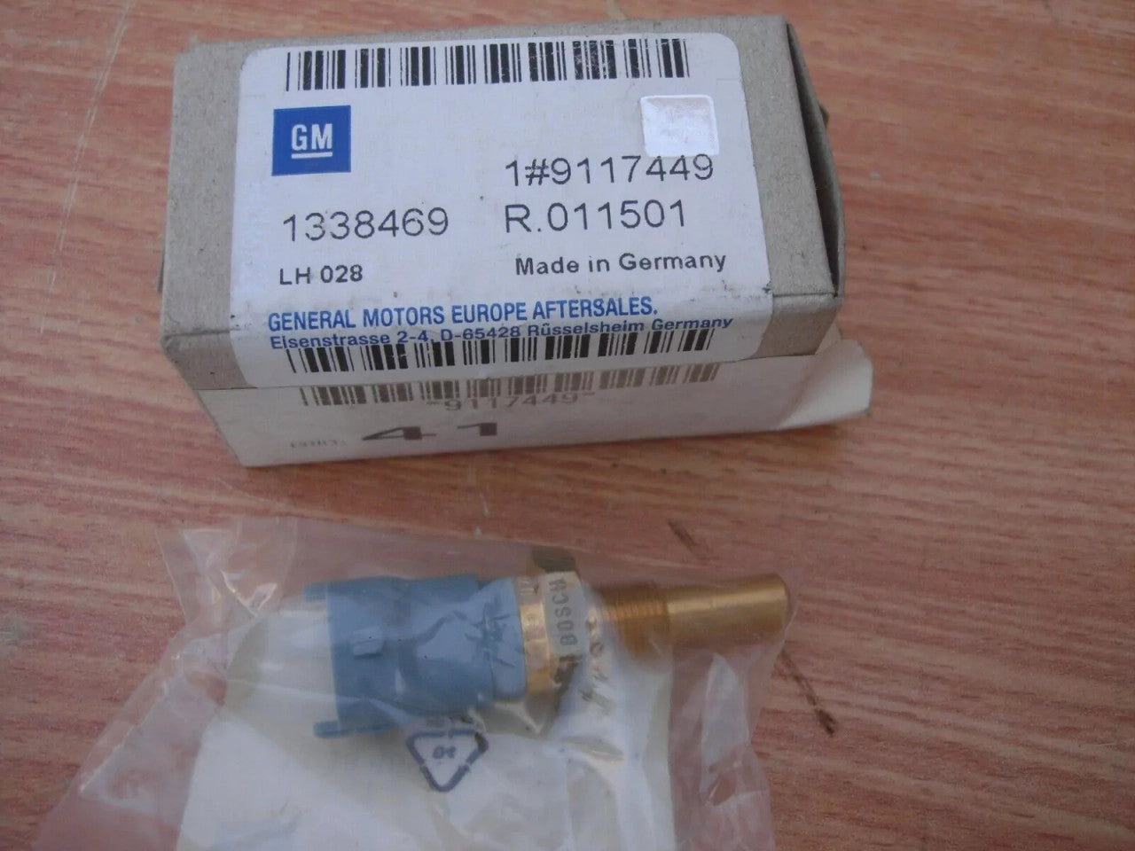Water Temperature Sensor fits Opel Vauxhall Astra G X17DTL 9117449 Genuine View Front