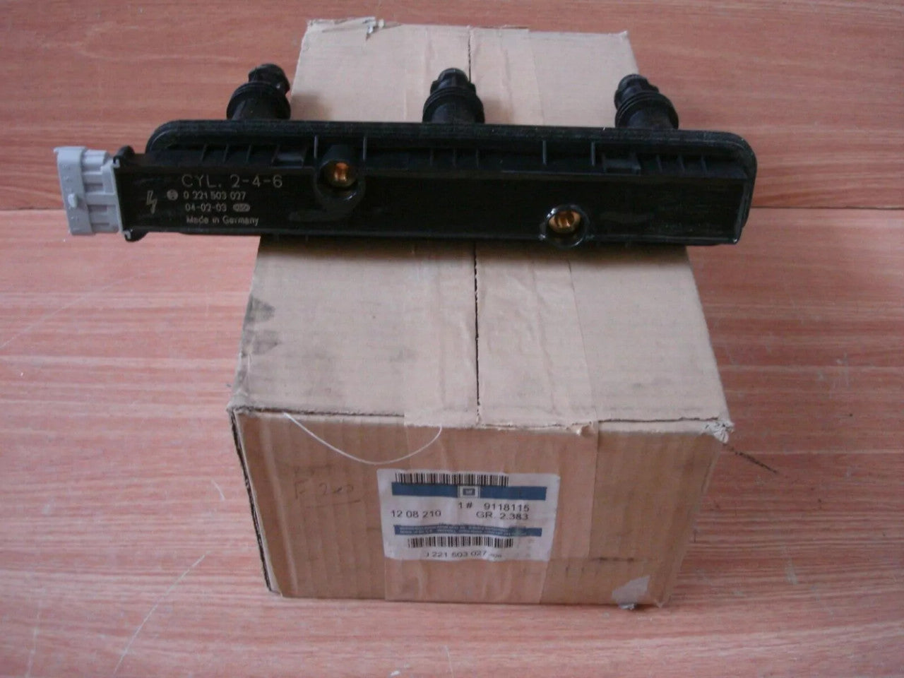 Ignition Coil fits Opel Vauxhall Omega B Vectra B Y26SE Y32SE 9118115 Genuine View Rear