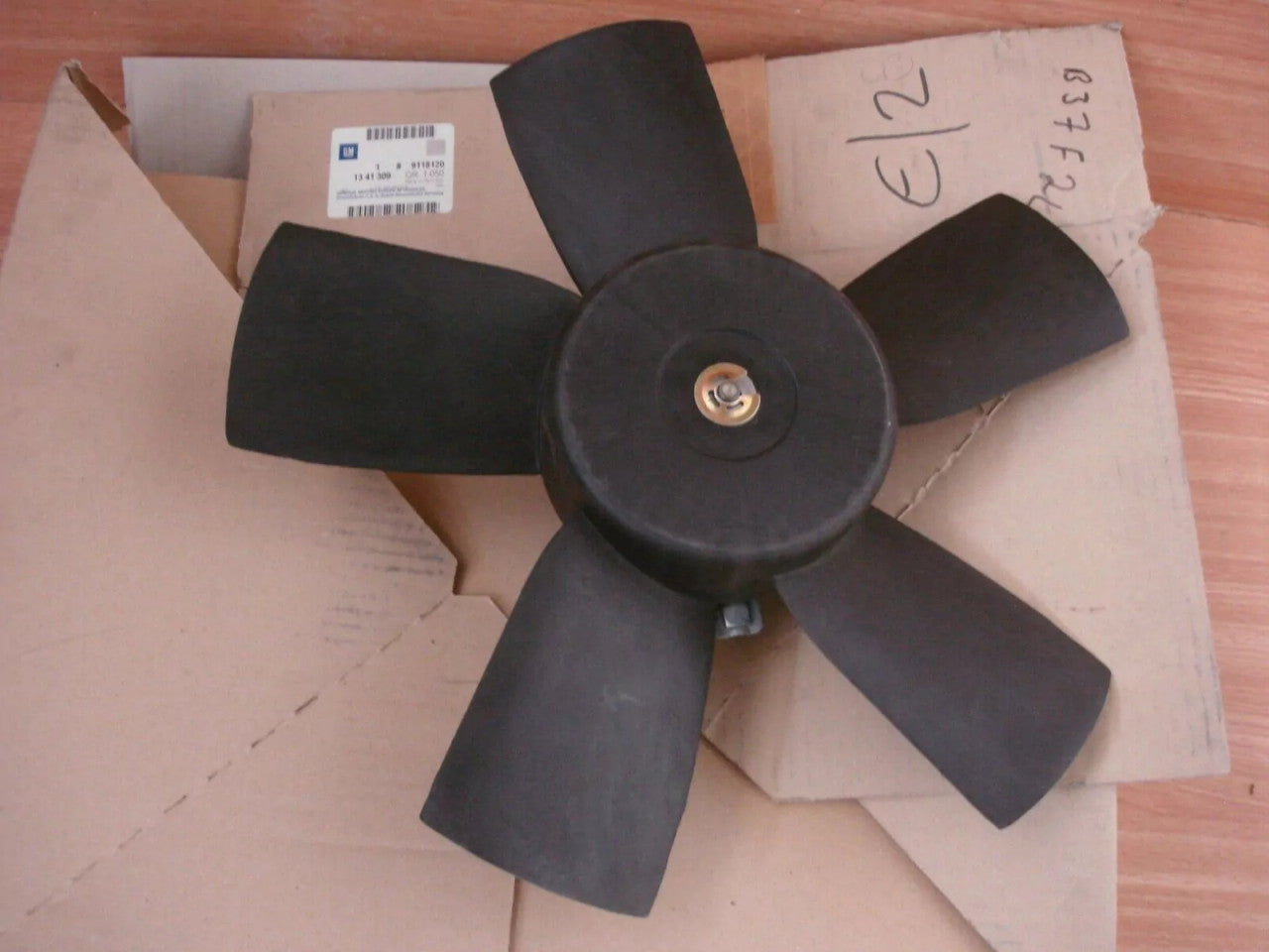 Engine Cooling Fan fits Opel Vauxhall Omega B Astra F 9118120 Genuine View Front